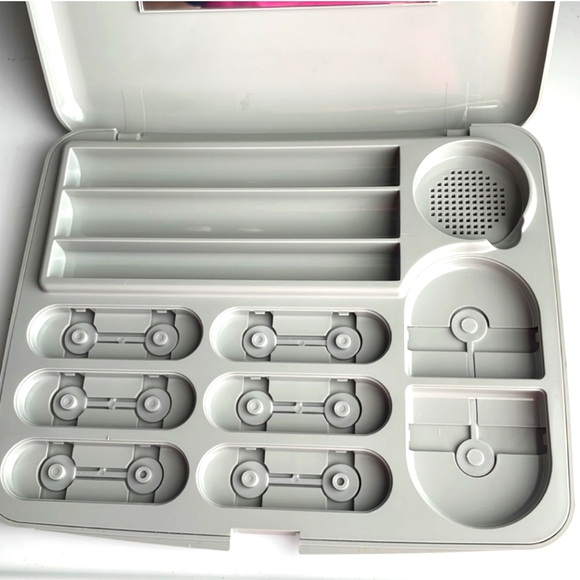 Mary Kay Signature Silver Refillable Color Palette Mirror Makeup Case Organizer - Picture 2 of 5